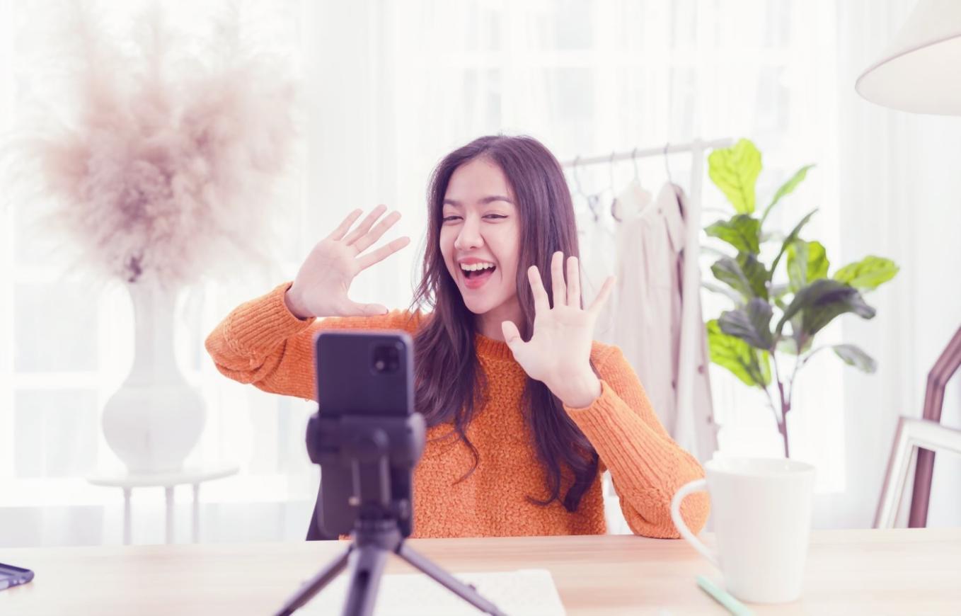 Interactive learning environment showing code optimization challenges